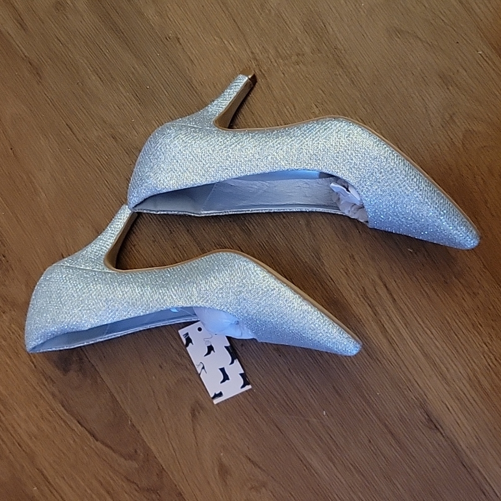 Classic pointed toe silver glitter sparkle 3 in high heel dress pumps 6.5 New.…